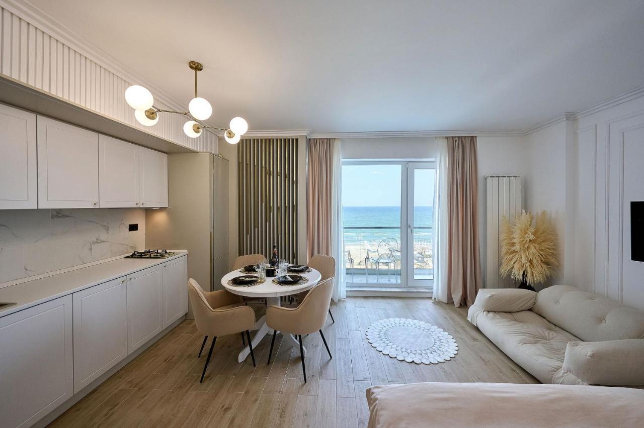 Seaview Luxury Studio In Infinity Beach Resort Mamaia Dış mekan fotoğraf